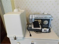 Singer CG-590 sewing machine w/ case, zigzag