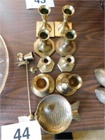 Assortment of brass: candleholders (4 pairs) -