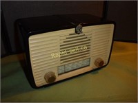 Vintage Rogers Majectic Tube Radio