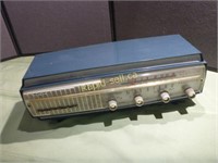 Vintage Rincan Tube Radio