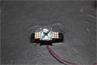 14kt White gold Aqua Marine (8 diamonds) Ring