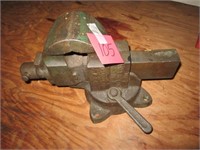 BENCH VISE BY "THE CHAS PARKER CO" 4"JAW