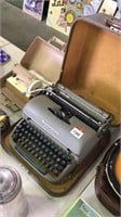 Vintage Singer Sewing Machine and Typewriter