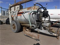 Loewen 2500 Honey Vacuum Wagon