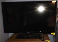 47” LG model 47Lv5400 flat screen tv with remote