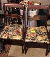 Lot of two chairs