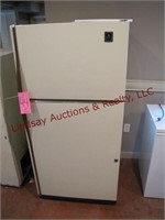 GE Mod: TBF17ZC Refrigerator freezer (WORKS)...