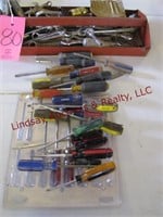 1 lot of mixed tools: screw drivers, wrenches &