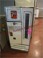 Vintage 7up soda vending machine ...