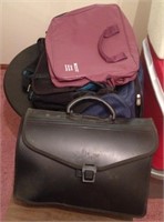 Lot of miscellaneous tote bags