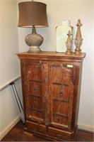 Bureau with Lamp and 3 Decor Pieces