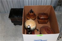 BOX OF ASSORTED OFFICE DECOR, 2 LAMPS