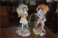 2 Capodimonte courting couple with umbrellas