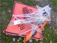 PALLET OF ROAD WORK SIGNS