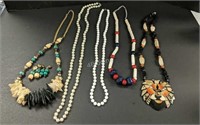 DD- Lot of Fashion Costume Necklaces