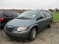 2005 Chrysler Town and Country LX