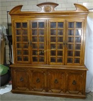 Thomasville Lighted China Cabinet/ Glass Shelves