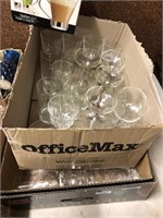 2X BOX OF MIXED GLASSES