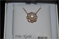 14 kt gold and pearl pendant necklace