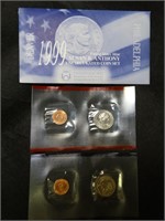 1999-P & D  Susan B. Anthony Uncirculated Mint Set