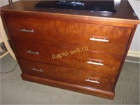 Chest of Drawers & Bedside Table