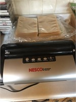 Nesco Vacuum Sealer & Bags