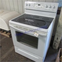 Frigidaire flat top white stove