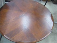 40" Round Pedestal Base Coffee Table