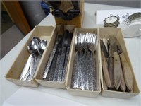 20pc Silverware Set, Steak Knives & Pasta Cutter