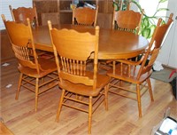 OAK DINING ROOM TABLE WITH 6 CHAIRS