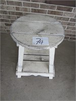 WHITE WOODEN PATIO SIDE TABLE