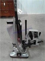 Kirby Heritage II vacuum cleaner w/ attatchments