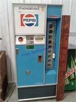 Pepsi pop machine w/key