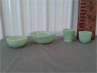 Fire king green glass-- 2 bowls 2 mugs