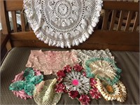 CROCHET DOLLIES AND ROUND TABLECLOTH