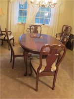 BROYHILL DINING ROOM TABLE SET - MADE IN USE