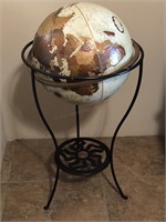 Free standing globe with metal stand