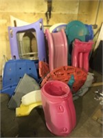 LARGE LOT OF OUTDOOR PLAYSETS