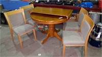 Oak table with 4 chairs and one leaf