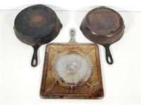 3 pc  Assorted Iron Skillet, Griddle Lot