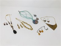 5 sets of jewellery. earrings and necklaces