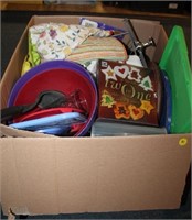 Box of Random Kitchen Items