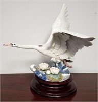 Llardo Sculpture, No. 129 of 1000, Swan