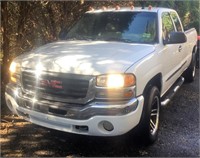 2003 GMC Sierra Pickup Truck