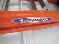 Werner 8' Fiberglass step ladder 300lb capacity