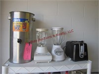 Ice tea dispenser, 2 blenders & a toaster
