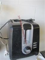 Ice tea dispenser, 2 blenders & a toaster