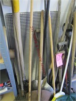 1 lot yard tools: scoop shovels, rake, ...