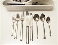 Extensive Oneida stainless steel cutlery set