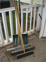 Brooms & shovel 1 Lot